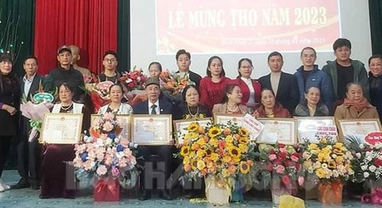 Niềm vui ngày mừng thọ đầu năm